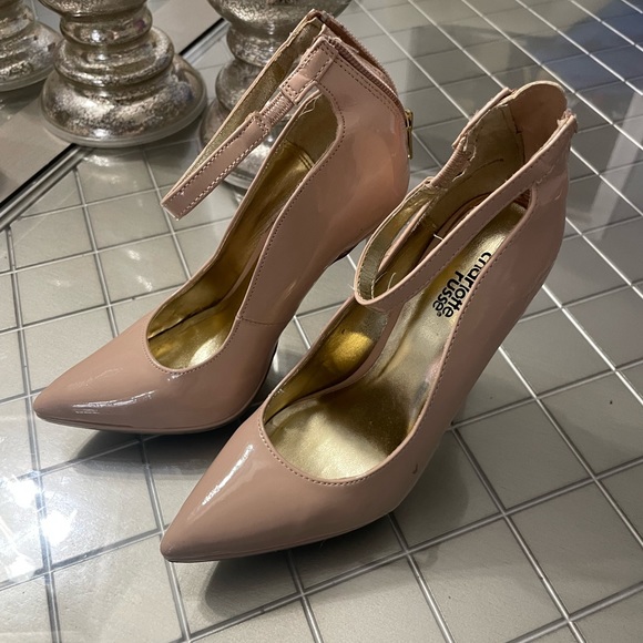 Beige patent heels - Picture 2 of 4